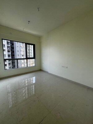 Room in 3 BHK Apartment at Kalpataru Vienta, Kandivali East – for Sale