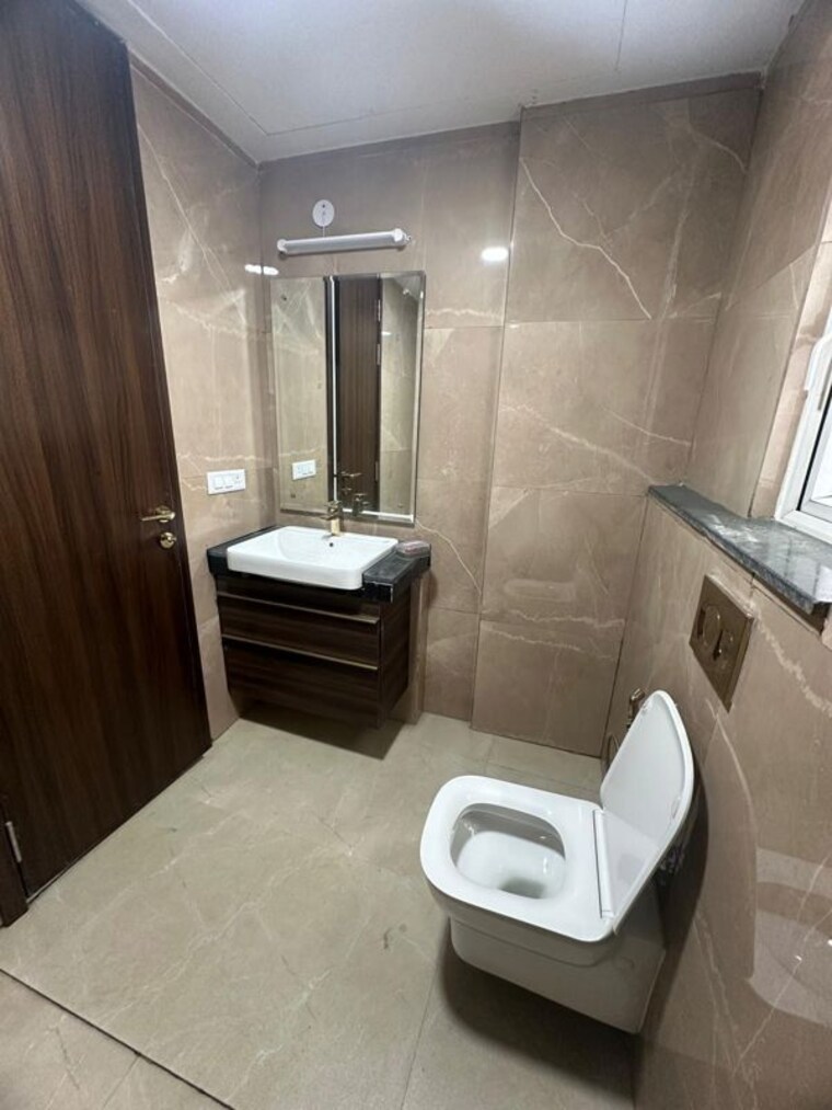 Bathroom, smart-world-orchard 2.5 Bedroom 1185 Sq.Ft. Apartment In Sector 61 Gurgaon 10234688
