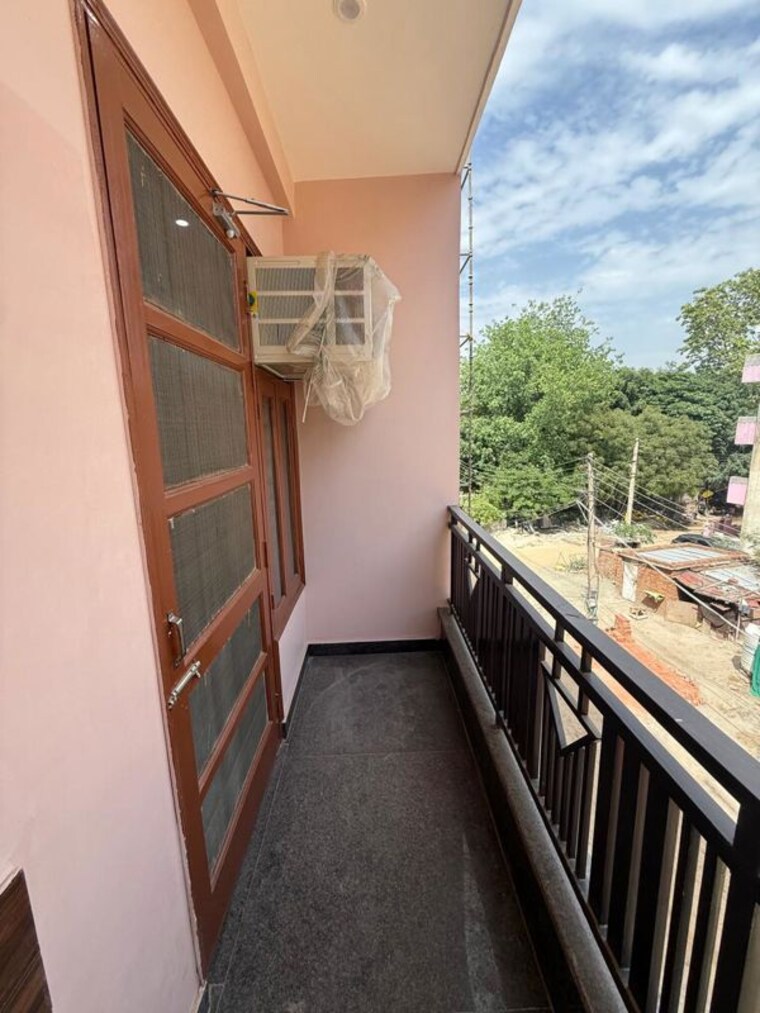 Balcony, sector 42 2 Bedroom 950 Sq.Ft. Builder Floor In Sector 42 Gurgaon 10234681