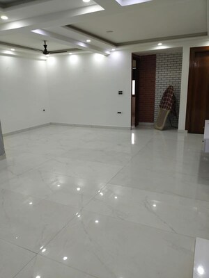 Room in 3 BHK Builder Floor at Shyam Park Extension – for Sale