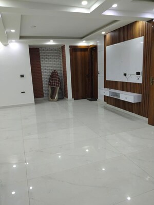 Room in 3 BHK Builder Floor at Shyam Park Extension – for Sale