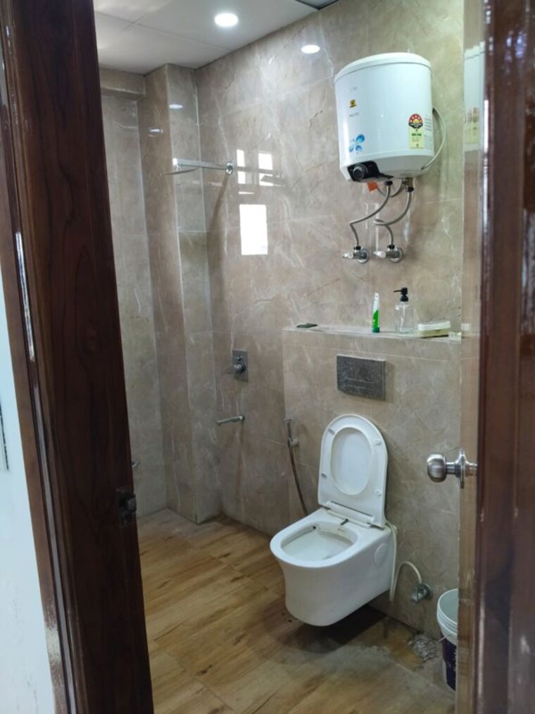 Bathroom, shyam park extension 3 Bedroom 110 Sq.Yd. Builder Floor In Shyam Park Extension Ghaziabad 10234722