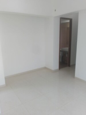 Room in 2 BHK Apartment at Kalpataru Immensa, Kolshet Road – for Rent