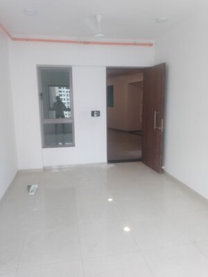 Room in 2 BHK Apartment at Kalpataru Immensa, Kolshet Road – for Rent