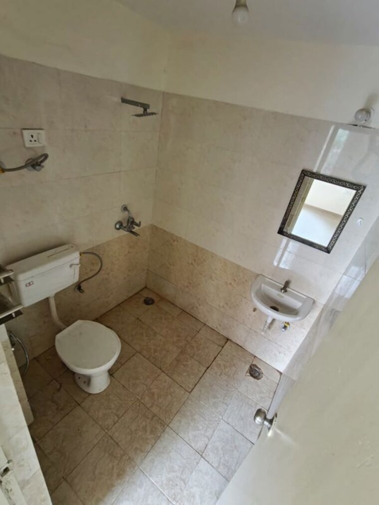 Bathroom, shree-vardhman-green-court 2 Bedroom 690 Sq.Ft. Apartment In Sector 90 Gurgaon 10234769