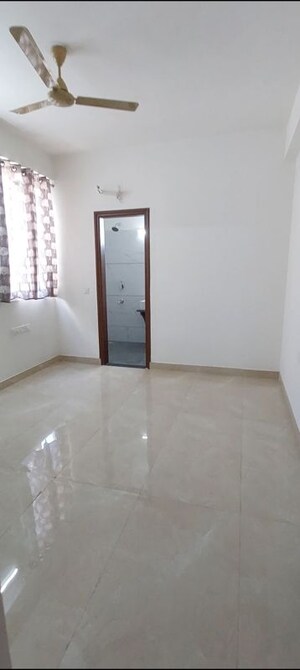 Room in 3 BHK Apartment at Ganga Royal Gravitaz, Gandhi Path – for Rent