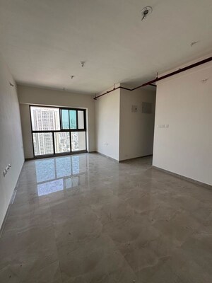 Room in 2 BHK Apartment at Sheth Auris Bliss, Malad West – for Rent