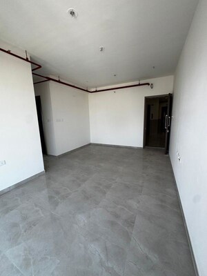 Room in 2 BHK Apartment at Sheth Auris Bliss, Malad West – for Rent