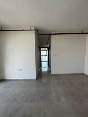 Room in 2 BHK Apartment at Sheth Auris Bliss, Malad West – for Rent