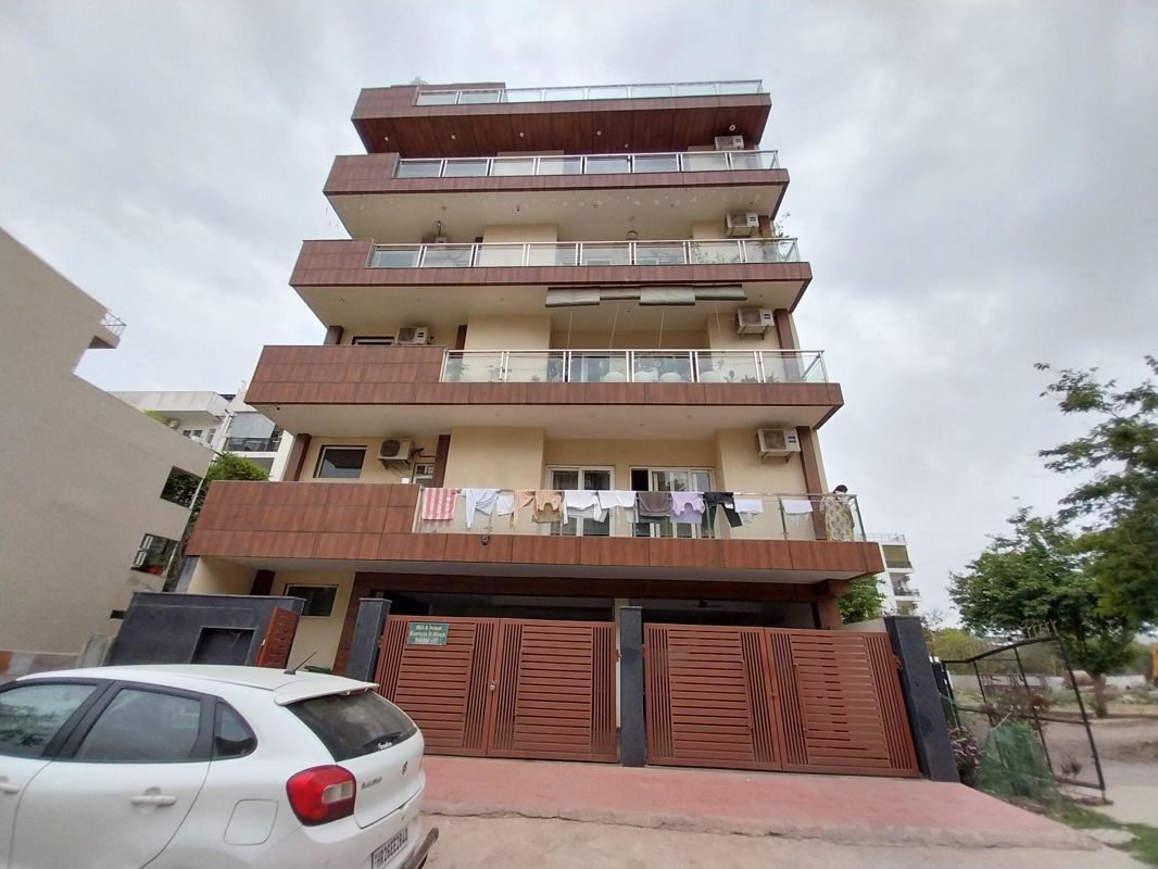 4 BHK + Pooja Room Builder Floor For Rent in S S Southend