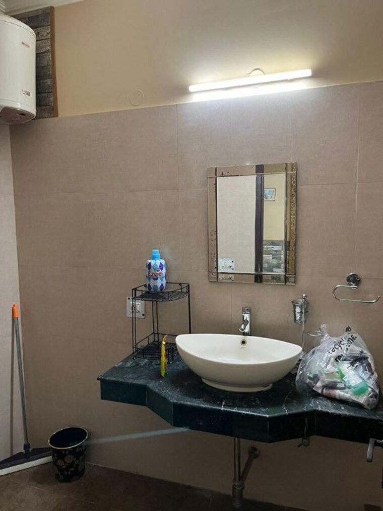 Bathroom, dlf-atria  850 Sq.Ft. Builder Floor In Dlf Phase ii Gurgaon 10234812