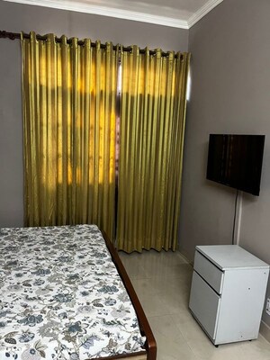 Team Area in  Builder Floor at DLF Atria, Dlf Phase ii – for Rent