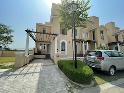 4 BHK + Pooja Room,Servant Room,Store Room Villa For Sale in Emaar Emerald Nuevo