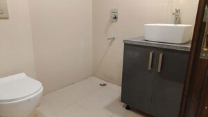Room in 3 BHK Apartment at Defence Colony – for Rent
