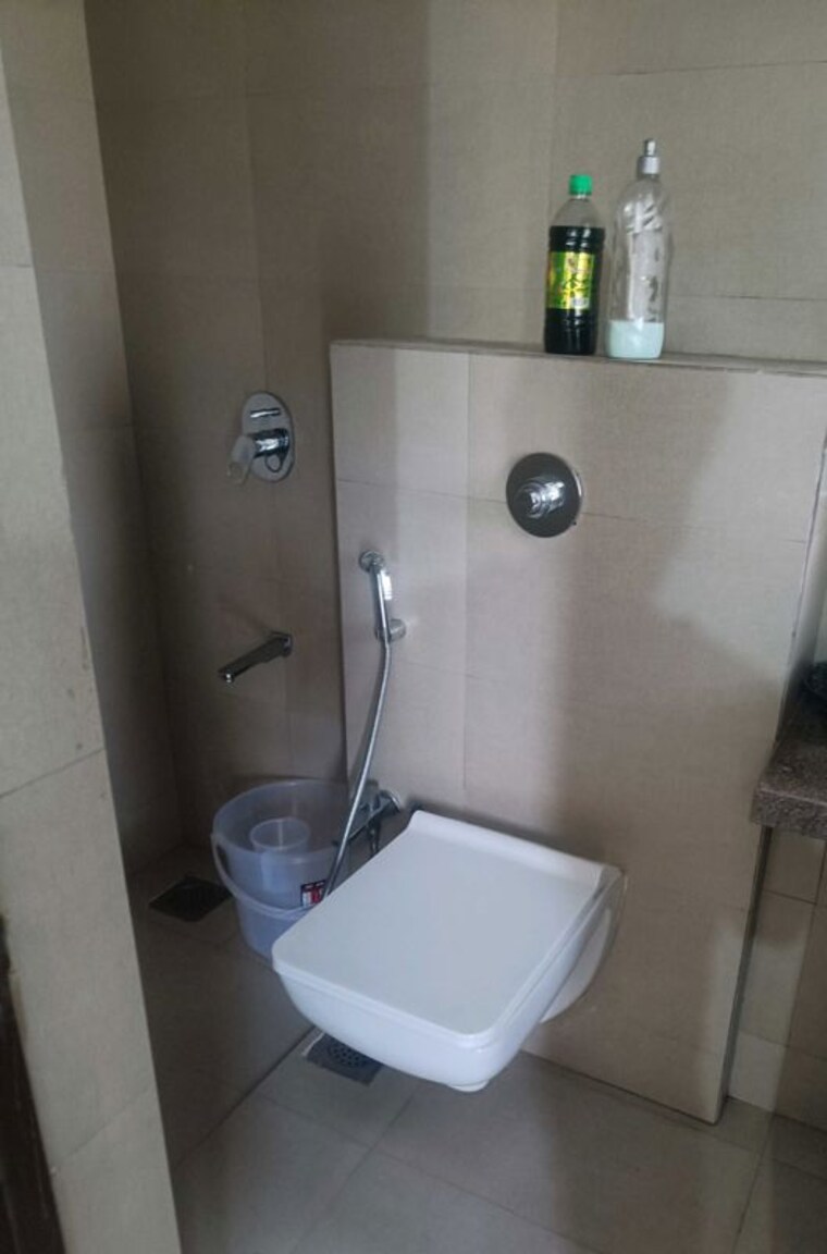 Bathroom, poddar-spraha-diamond 2 Bedroom 725 Sq.Ft. Apartment In Chembur Mumbai 10234866