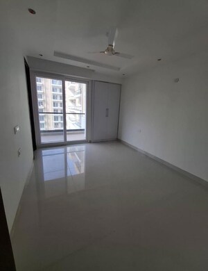 Room in 3 BHK Apartment at Hermitage Centralis, Vip Road – for Rent
