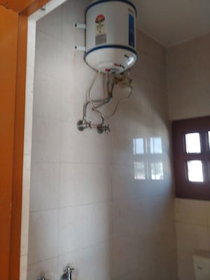 Bathroom in Studio Independent House at Sector 21 – for Rent