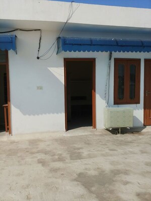 Terrace in Studio Independent House at Sector 21 – for Rent