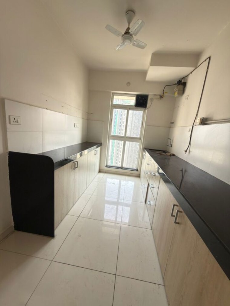 Kitchen, godrej-emerald 3 Bedroom 1033 Sq.Ft. Apartment In Ghodbunder Road Thane 10235016