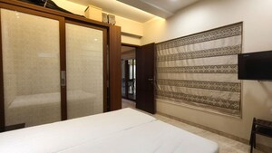 Room in 6 BHK Apartment at Kumar Peninsula, Baner – for Sale