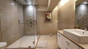 Bathroom in 6 BHK Apartment at Kumar Peninsula, Baner – for Sale