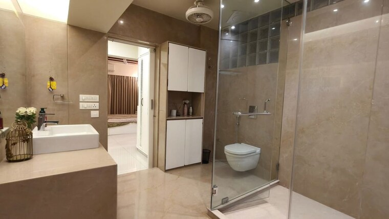 Bathroom, kumar-peninsula 6 Bedroom 6819 Sq.Ft. Apartment In Baner Pune 10235048