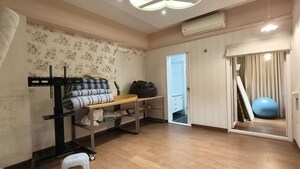 Living Room in 6 BHK Apartment at Kumar Peninsula, Baner – for Sale