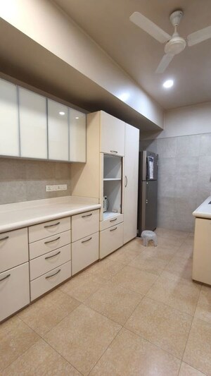 Room in 6 BHK Apartment at Kumar Peninsula, Baner – for Sale