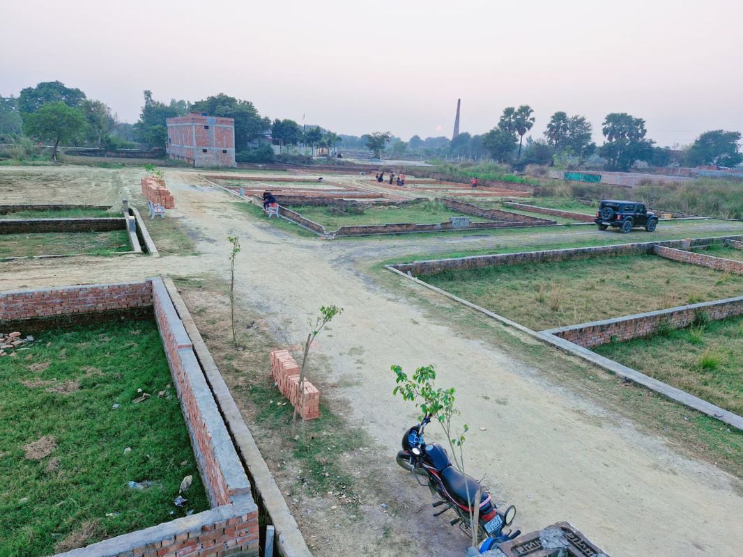 Plot For Sale in Sultanpur Road
