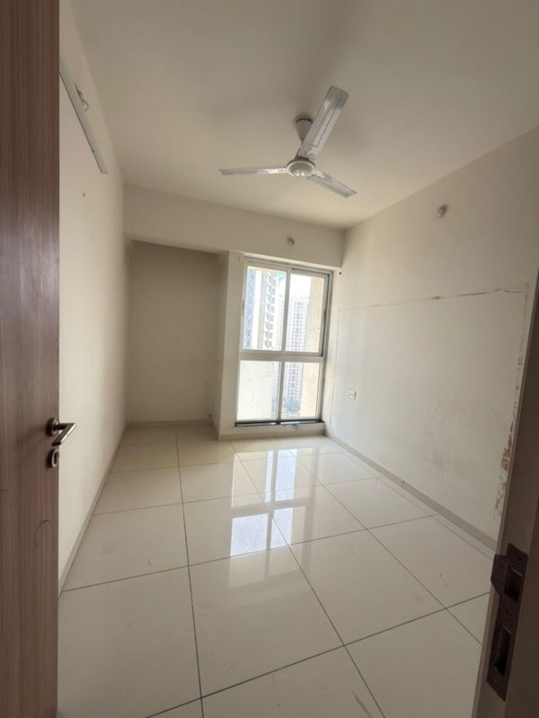 Bathroom, godrej-emerald 3 Bedroom 1033 Sq.Ft. Apartment In Ghodbunder Road Thane 10235141