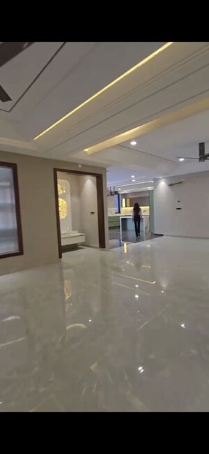 Room in 4 BHK Builder Floor at Sector 89 – for Rent