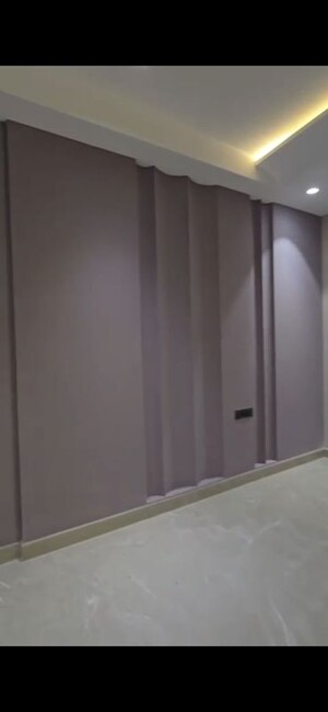 Building Lobby in 4 BHK Builder Floor at Sector 89 – for Rent