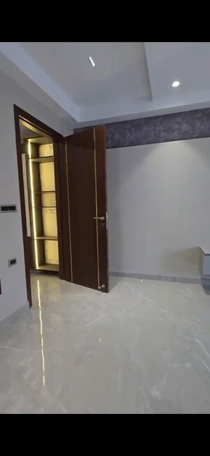 Room in 4 BHK Builder Floor at Sector 89 – for Rent