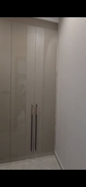 Building Lobby in 4 BHK Builder Floor at Sector 89 – for Rent