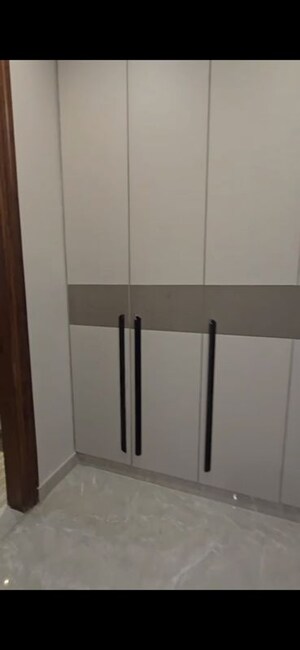 Room in 4 BHK Builder Floor at Sector 89 – for Rent