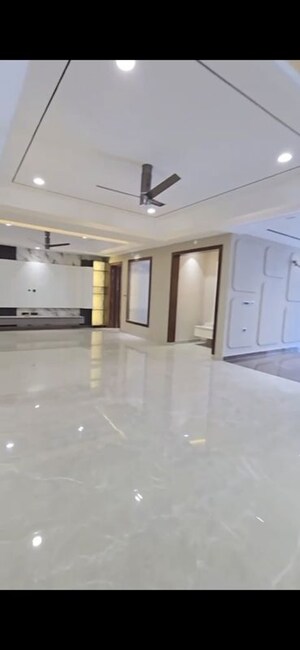 Room in 4 BHK Builder Floor at Sector 89 – for Rent