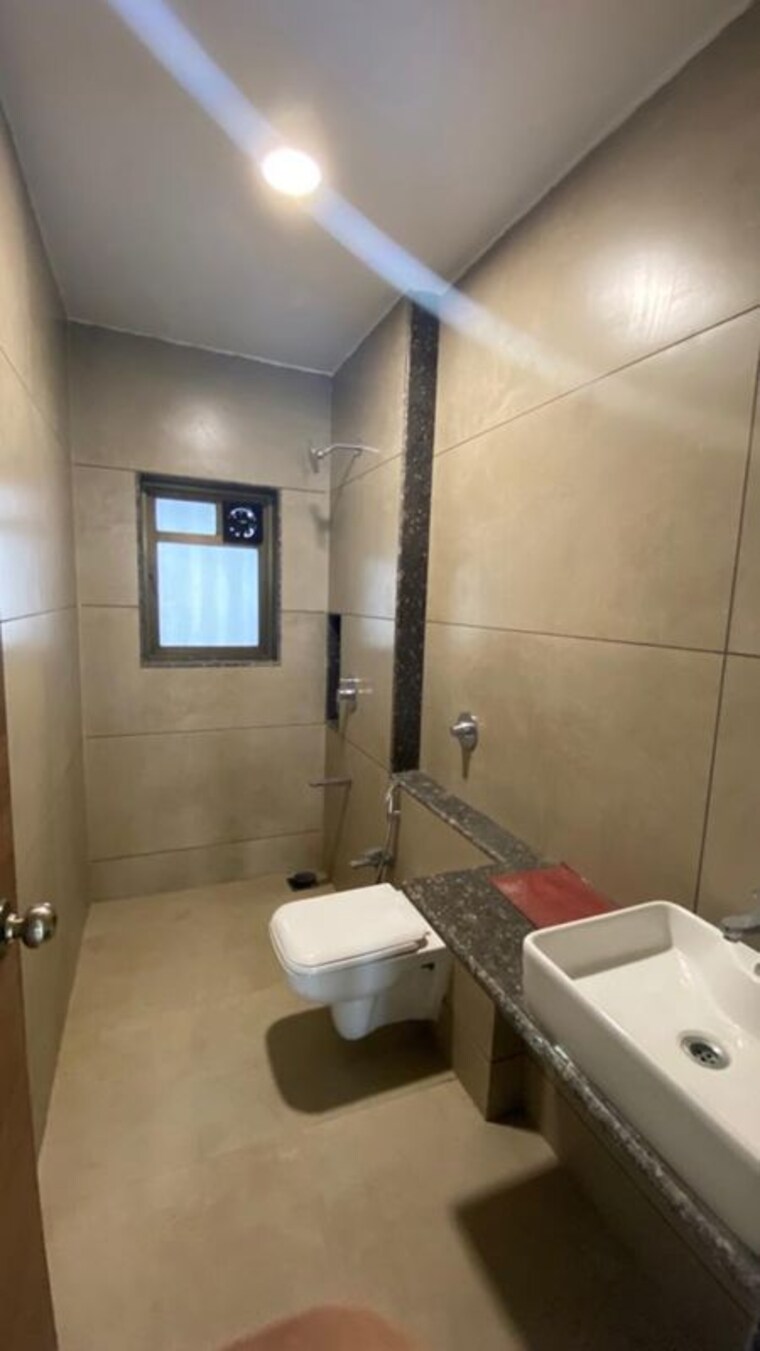 Bathroom, chhaya-society 3 Bedroom 1300 Sq.Ft. Apartment In Chembur Mumbai 10235169