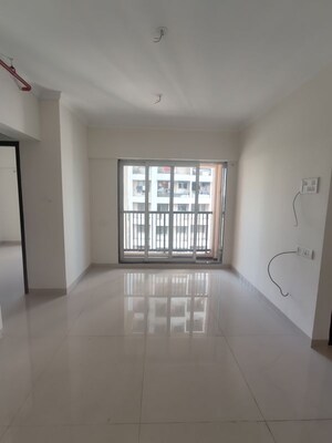 Room in 2 BHK Apartment at Raunak Residency Thane, Pokhran Road No One – for Rent