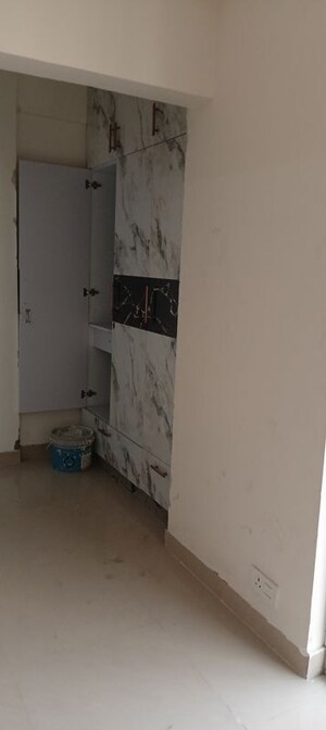 Room in 3 BHK Apartment at Amrapali Heartbeat City, Sector 107 – for Rent