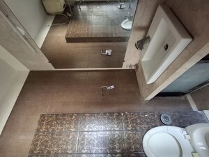 Furnished Amenities in 2 BHK Apartment at Kalpataru Gardens 1, Kandivali East – for Rent