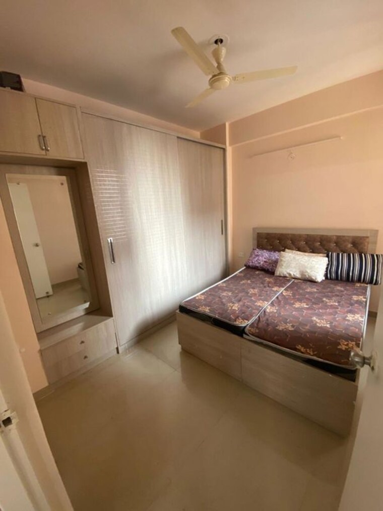 Bedroom, shree-vardhman-green-court 2 Bedroom 816 Sq.Ft. Apartment In Sector 90 Gurgaon 10235252