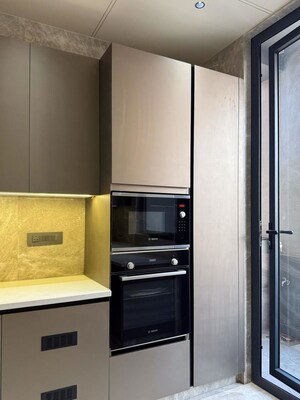 Furnished Amenities in 5 BHK Apartment at Anand Lok – for Rent