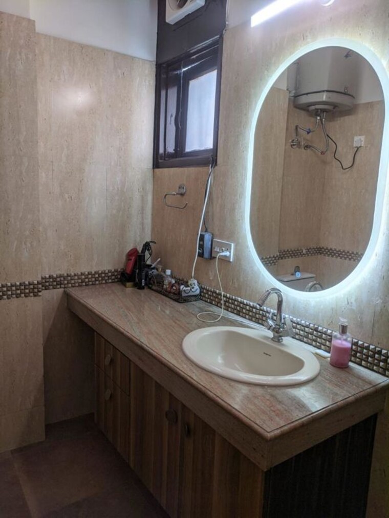 Bathroom, greater kailash 2 Bedroom 1500 Sq.Ft. Builder Floor In Greater Kailash Delhi 10235313