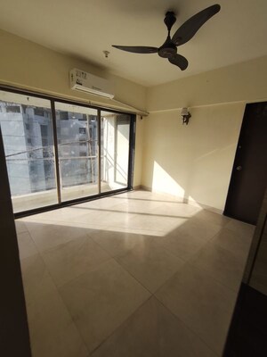 Room in 1 BHK Apartment at Conwood Astoria, Goregaon East – for Rent