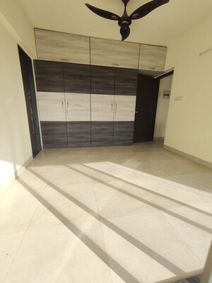 Room in 1 BHK Apartment at Conwood Astoria, Goregaon East – for Rent