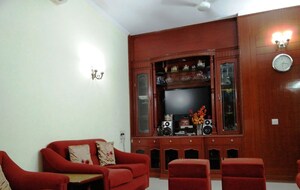 Furnished Amenities in 2 BHK Builder Floor at Kailash Colony – for Rent
