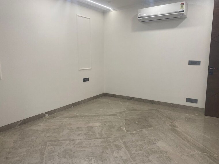 Room, green park extension 3 Bedroom 2000 Sq.Ft. Apartment In Green Park Extension Delhi 10235332