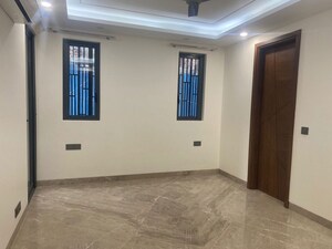 Room in 3 BHK Apartment at Green Park Extension – for Rent