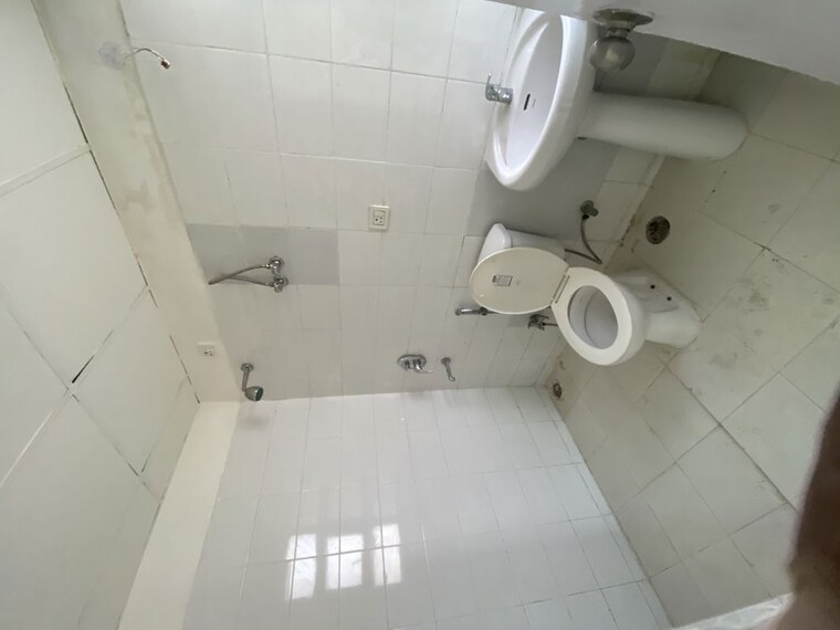 Bathroom, bptp-park-floors-i 2 Bedroom 1038 Sq.Ft. Apartment In Sector 77 Faridabad 10235340
