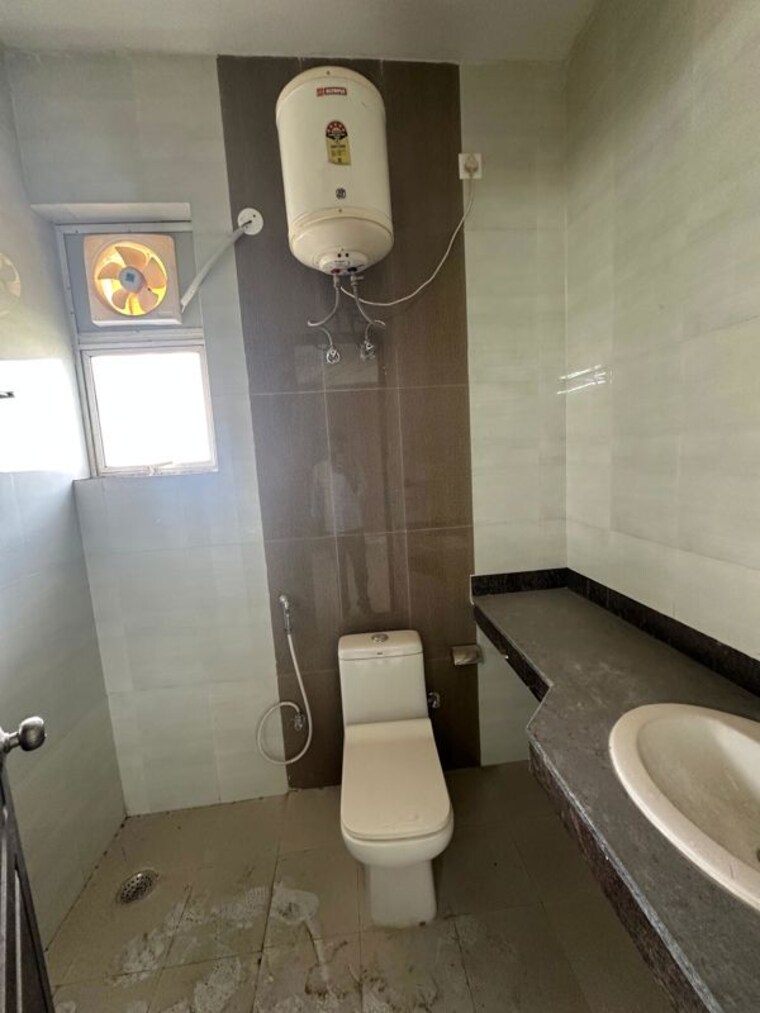 Bathroom, ansal-api-esencia 4 Bedroom 418 Sq.Yd. Builder Floor In Sector 67 Gurgaon 10235350